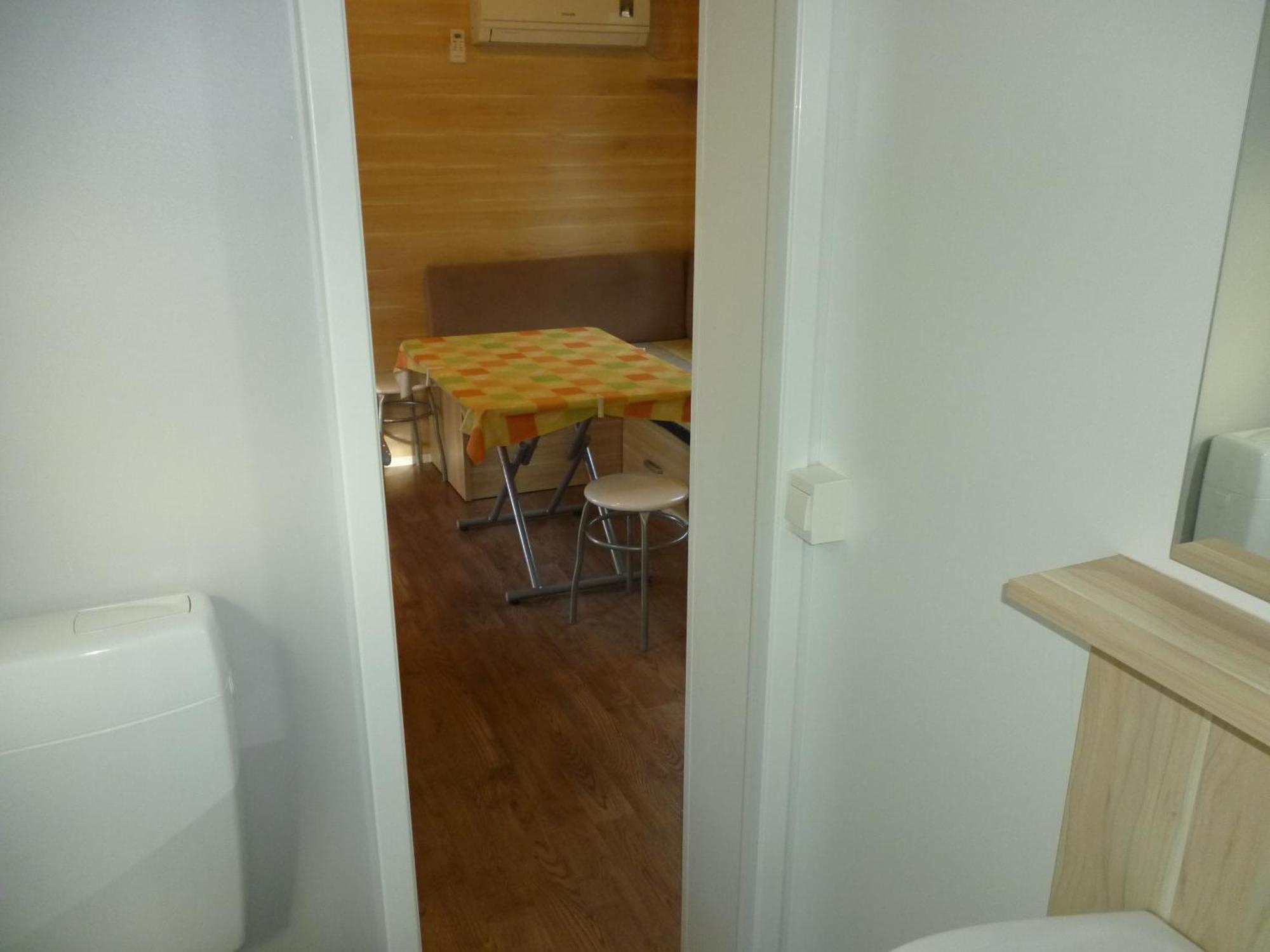 Campsite Pisak - Mobile Homes By The Sea Seline Kamer foto