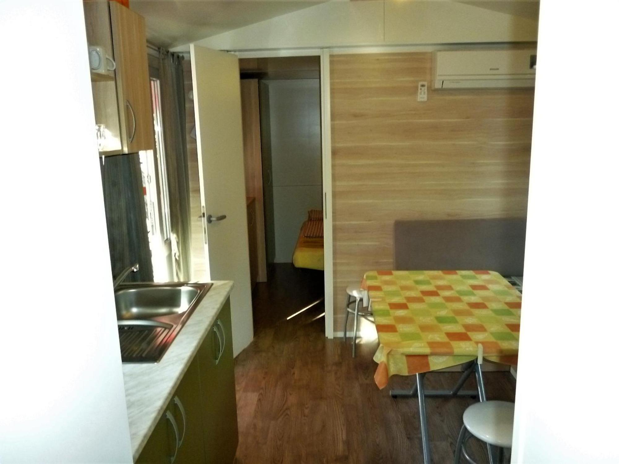 Campsite Pisak - Mobile Homes By The Sea Seline Kamer foto