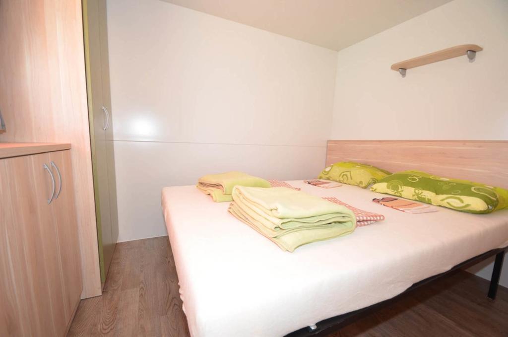 Campsite Pisak - Mobile Homes By The Sea Seline Buitenkant foto