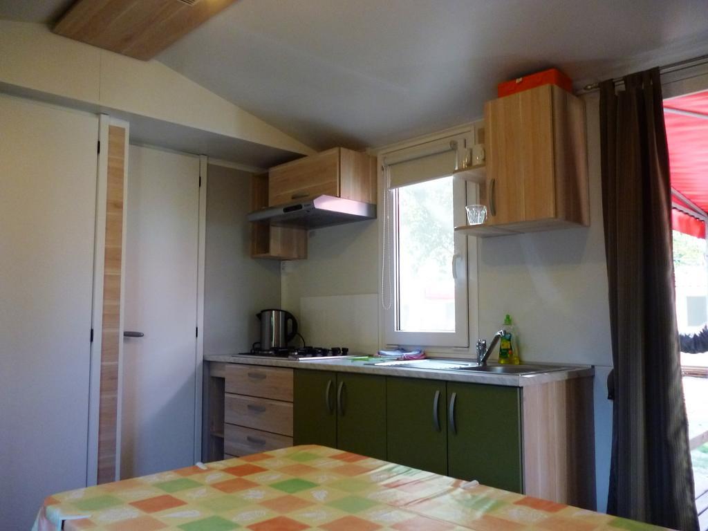 Campsite Pisak - Mobile Homes By The Sea Seline Buitenkant foto