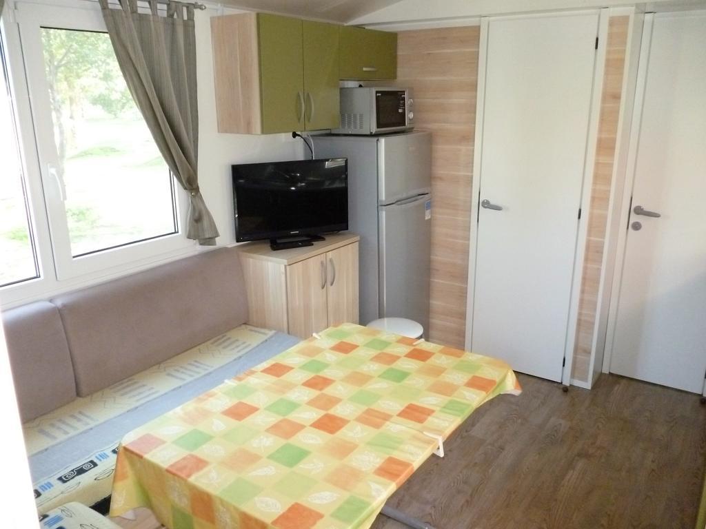 Campsite Pisak - Mobile Homes By The Sea Seline Buitenkant foto